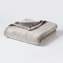 5pc King Geo Reversible Decorative Comforter Set With Throw Black/Gray - Room Essentials™ 17 5pc King Geo Reversible Decorative Comforter Set With Throw Black/Gray - Room Essentials™ -Room Essentials GUEST ee057046 560e 4892 a5ca 2ebedd27f5e5